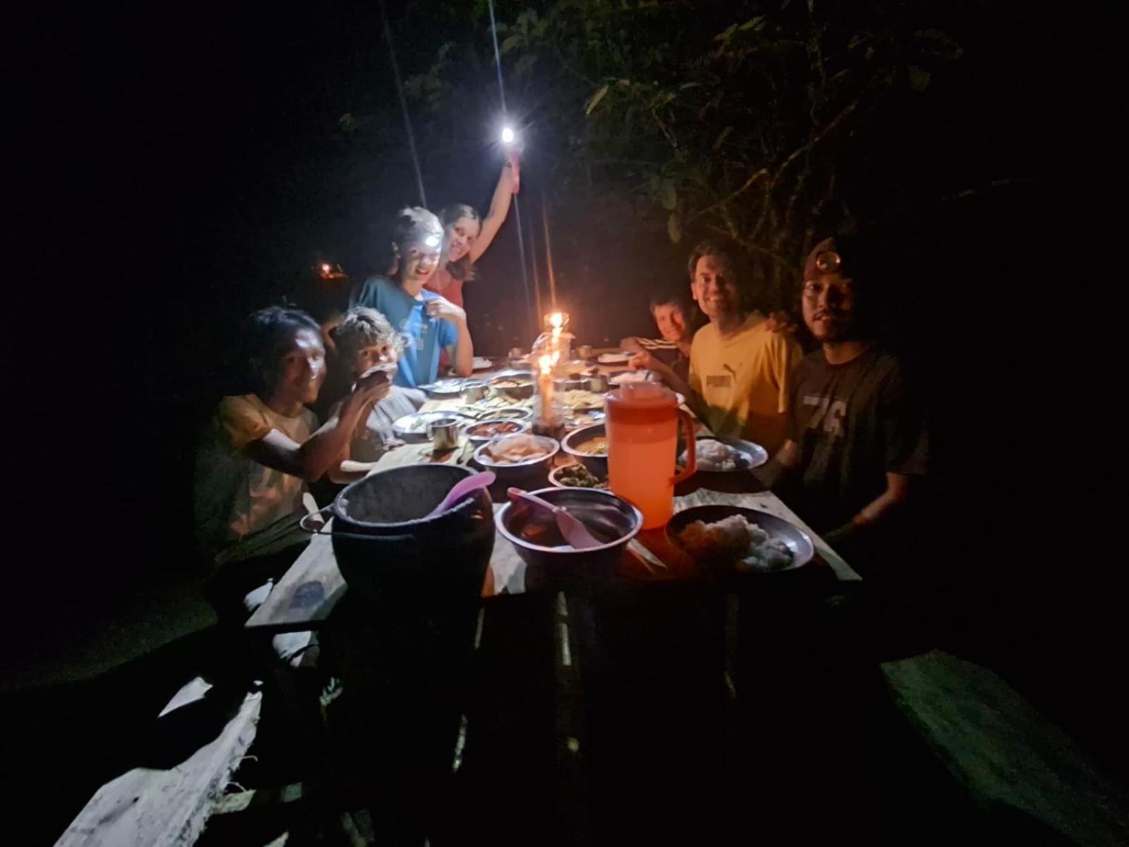 Magpie Homestay & Jungle Trekking Especially For Guest Trekking With Us Bukit Lawang Exterior photo